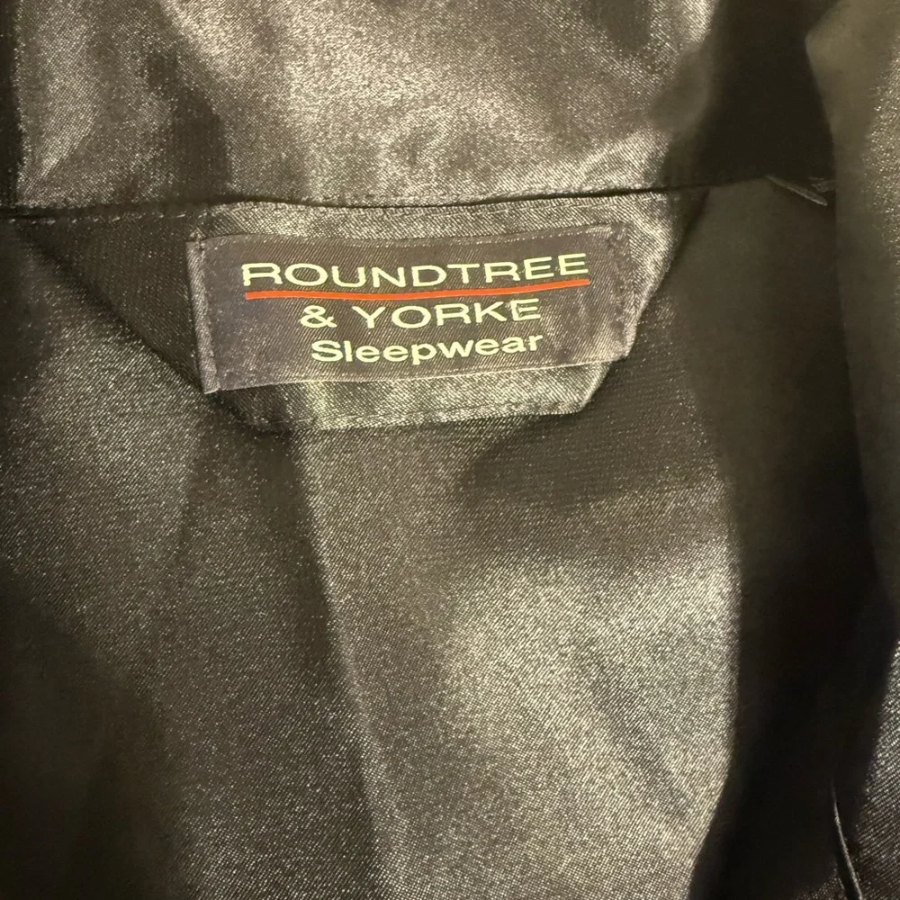 Roundtree & Yorke Charcoal Sleepwear - Picture 14 of 14